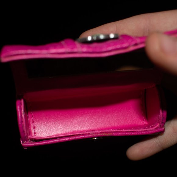 VNTG 80's Pink Leather Lipstick Carrier w/ Mirror - Picture 4 of 4